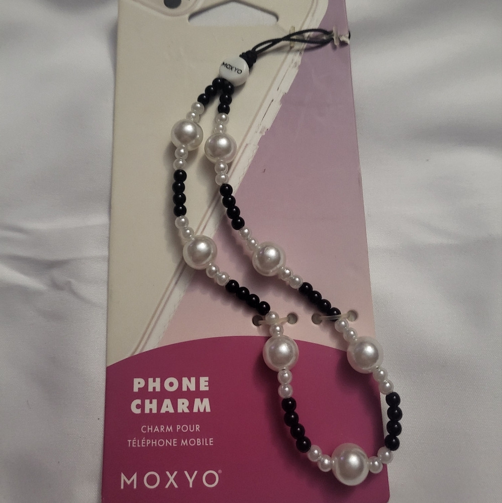 Moxyo phone charm